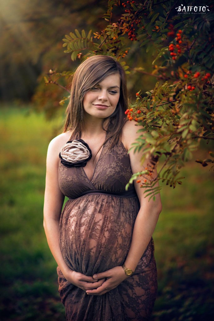 Koronkowa sukienka do sesji ciążowej